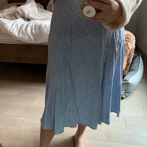 H&M blue floral skirt - Picture 3 of 4